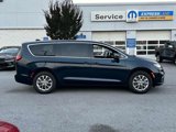 New 2025 Chrysler Pacifica Select image 2