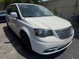 Used 2013 Chrysler Town & Country Touring image 3
