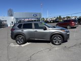 Used 2023 Nissan Rogue SV image 2