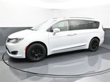 Used 2020 Chrysler Pacifica Touring-L image 2
