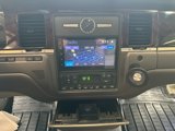 Used 2010 Lincoln Town Car Signature Limited image 3