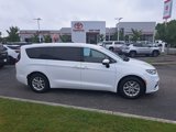 Used 2023 Chrysler Pacifica Touring-L image 6