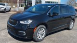 New 2025 Chrysler Pacifica Select image 3
