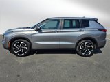 Used 2023 Mitsubishi Outlander SE image 2
