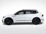 Used 2023 Volkswagen Tiguan SE R-Line image 2