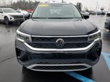 Used 2024 Volkswagen Taos SE image 2