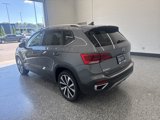 Used 2024 Volkswagen Taos SE w/ Panoramic Sunroof Package image 2