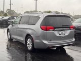 Used 2018 Chrysler Pacifica Touring-L image 2