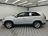 Used 2015 Kia Sorento LX image 2