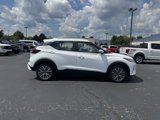 Used 2021 Nissan Kicks SV image 2