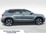 Certified 2022 Volkswagen Taos SEL w/ Panoramic Sunroof Package image 2