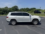 Used 2012 Toyota Highlander FWD image 2