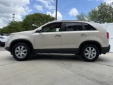 Used 2011 Kia Sorento LX w/ Convenience Pkg image 2