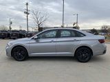 Used 2022 Volkswagen Jetta SE image 2