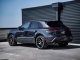Certified 2022 Porsche Macan image 3