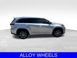 Used 2018 Toyota Highlander XLE image 3