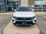 Certified 2022 Volkswagen Taos SE image 3