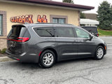 Used 2022 Chrysler Pacifica Touring-L image 2
