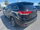 Used 2017 Toyota Highlander XLE image 4