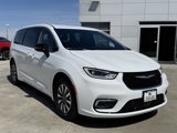 New 2025 Chrysler Pacifica Select image 2