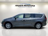 Used 2017 Chrysler Pacifica Touring image 2