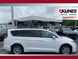 Used 2022 Chrysler Pacifica Touring-L w/ Uconnect Theater Family Group image 4
