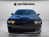 Used 2015 Dodge Challenger SXT image 2