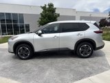 Used 2024 Nissan Rogue SV image 2