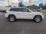 Used 2020 Jeep Grand Cherokee Laredo image 2