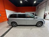 Used 2017 Dodge Grand Caravan SXT w/ Rear Park Assist Package image 2