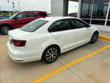 Used 2017 Volkswagen Jetta SE image 2