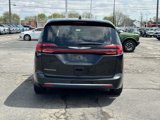 Used 2023 Chrysler Pacifica Touring-L image 5