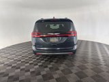 Used 2021 Chrysler Pacifica Touring-L image 4