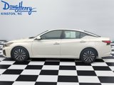 Used 2023 Nissan Altima 2.5 SV image 2