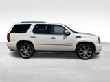 Used 2011 Cadillac Escalade Luxury image 3
