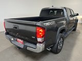 Used 2017 Toyota Tacoma TRD Off-Road image 3