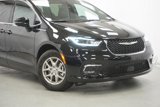 New 2025 Chrysler Pacifica Select image 3