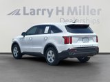 Used 2022 Kia Sorento LX image 3