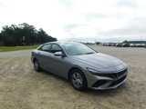 New 2025 Hyundai Elantra SE image 3