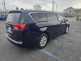 Used 2017 Chrysler Pacifica Touring image 5
