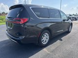 Used 2023 Chrysler Pacifica Touring-L image 5