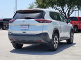 Used 2021 Nissan Rogue SV image 3