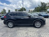 Used 2017 Nissan Rogue SV image 3
