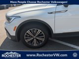 Used 2024 Volkswagen Tiguan SE image 2