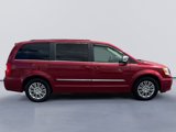 Used 2015 Chrysler Town & Country Touring-L image 6