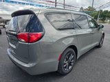 Used 2020 Chrysler Pacifica Touring-L w/ Advanced Safetytec Group image 4