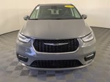 Used 2023 Chrysler Pacifica Touring-L image 2