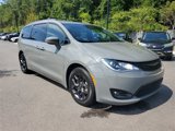Used 2020 Chrysler Pacifica Touring-L w/ S Appearance Package image 2