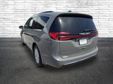 Used 2022 Chrysler Pacifica Touring-L image 5