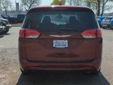 Used 2017 Chrysler Pacifica Touring image 4
